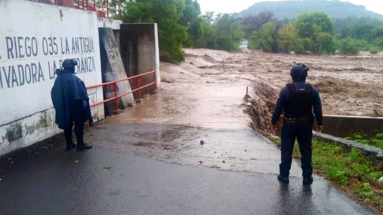 Continúa la Alerta Roja por Grace, gobernador llama a mantener precaución por desbordamiento de ríos