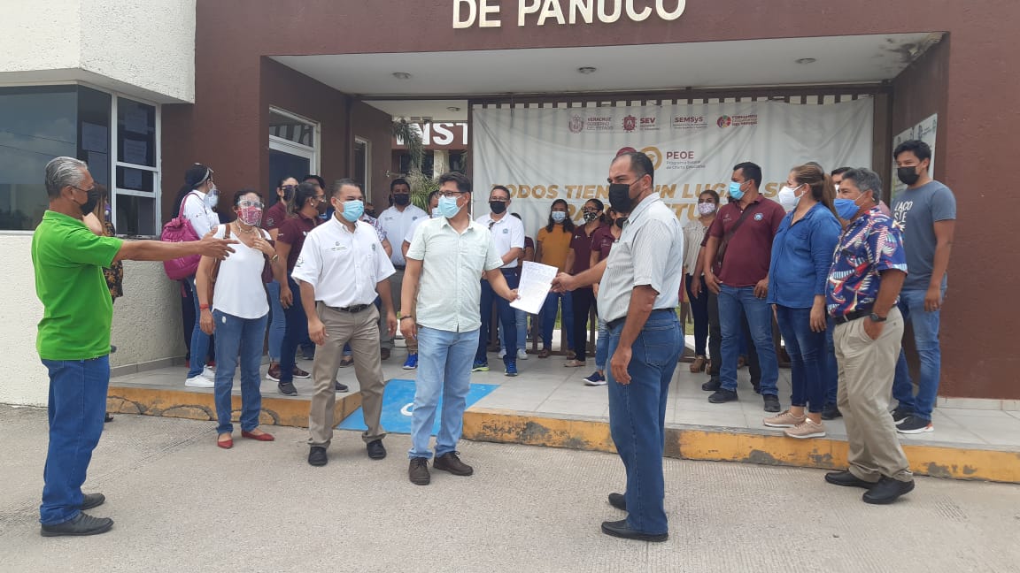 Trabajadores del Tec de Pánuco denuncian malos tratos de directora Jeaneth Martínez Etienn