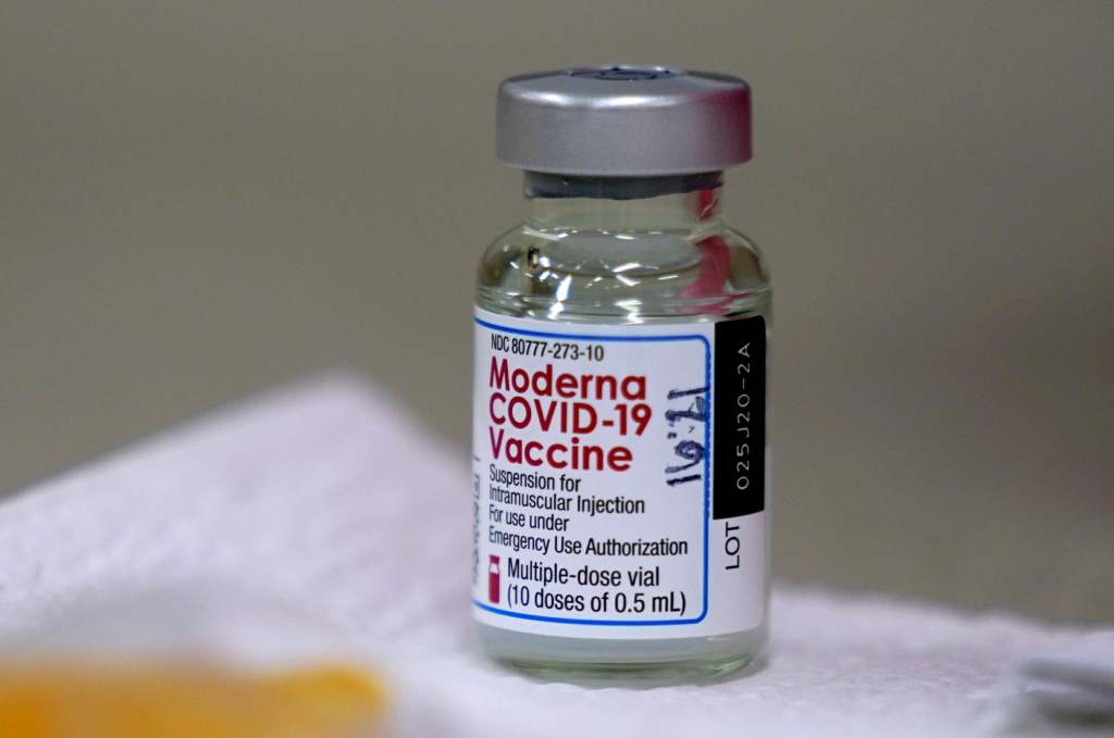 COFEPRIS emite autorización para uso de emergencia de vacuna Moderna contra Covid