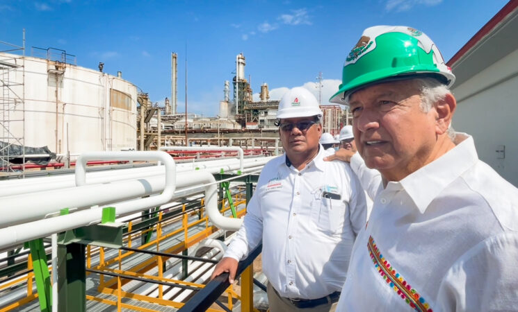 Refinerías de Minatitlán y Dos Bocas; contribuirán a la autosuficiencia energética, afirma AMLO