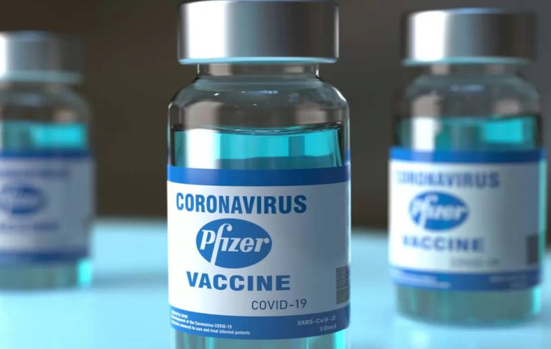 Tercera dosis de vacuna Pfizer aumenta la protección contra variante Ómicron