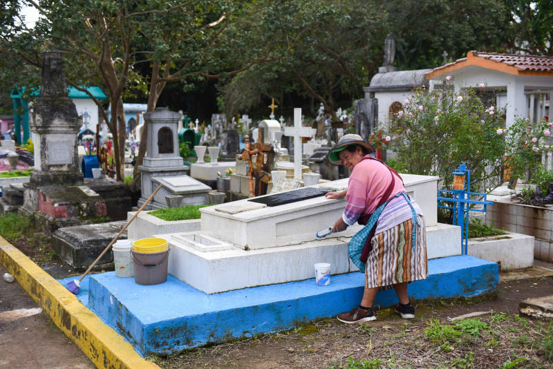 Piden a xalapeños respetar medidas sanitarias durante festividades por Día de Muertos
