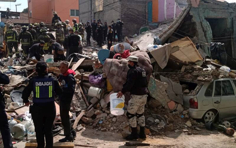 Explosión y derrumbe de casa en la alcaldía Miguel Hidalgo de la CDMX deja 12 lesionados
