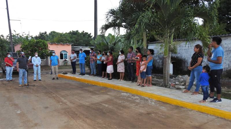 Inaugura Arturo Herviz obras en localidad de Ixhuapan