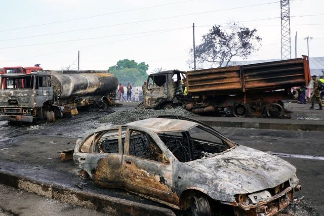 Explosión de pipa de combustible deja 98 muertos en Sierra Leona
