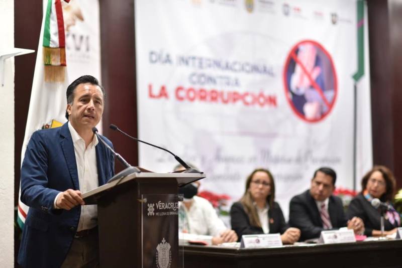 Clausura Gobernador foro sobre prevención y combate a la corrupción