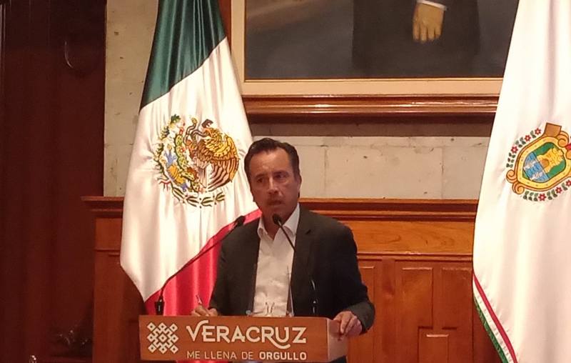 Critica gobernador Cuitláhuac García Jiménez a medios por manchar la imagen de Coatzacoalcos
