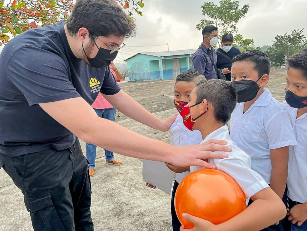 DIF de San Andrés Tuxtla a cargo de Felipe Rubio Solana sigue llevando alegrías a niños de la zona rural