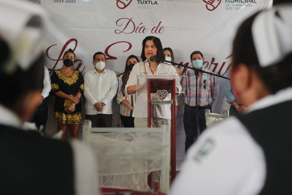 Celebra Ayuntamiento y DIF de San Andrés Tuxtla a los enfermeros en su día
