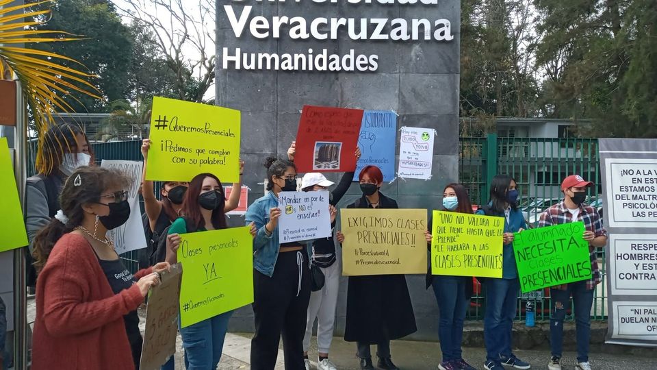 Alumnos de la facultad de Humanidades de la UV, exigen regreso a clases presenciales