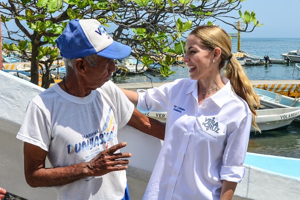 Alcaldesa Patricia Lobeira se reúne con pescadores