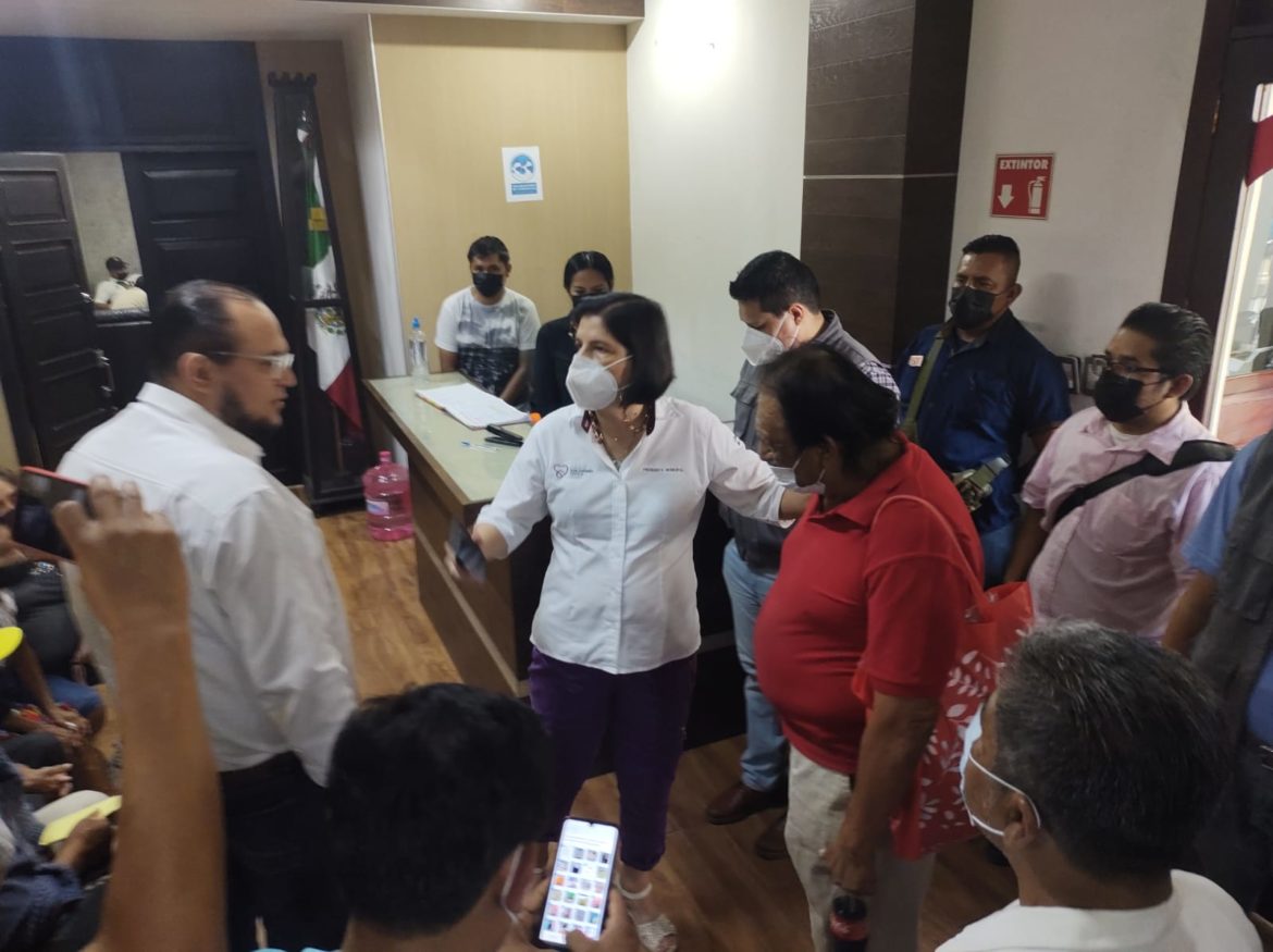 Alcaldesa de San Andrés Tuxtla sí ha atendido al grupo opositor a la obra del Mercado Municipal