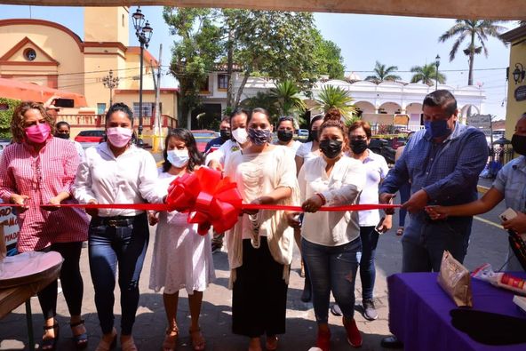 Inauguran Primer Bazar de Mujeres Emprendedoras en Santiago Tuxtla