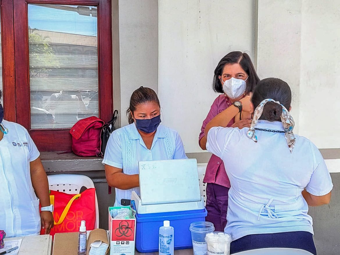 Instalan módulo de vacuna de refuerzo Anti Covid en Palacio municipal de San Andrés Tuxtla