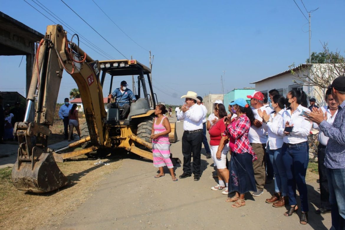 Arranca paquete de obras 2022 en Tlacotalpan; colonia Los Cocos primer beneficiaria