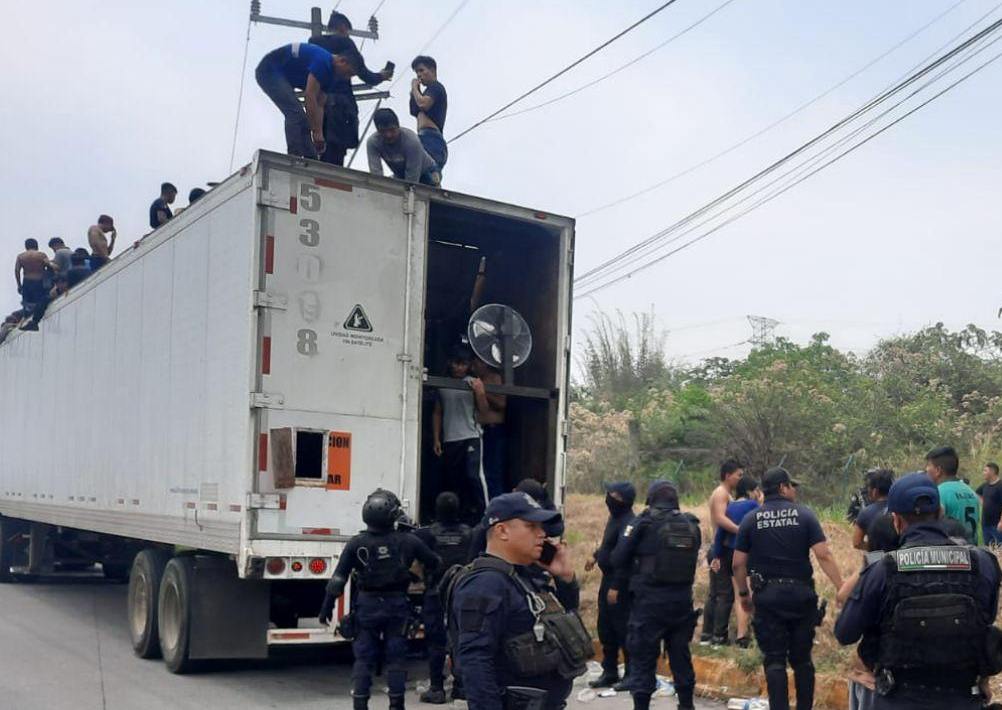 Resguarda SSP a migrantes abandonados en autopista Córdoba-Orizaba