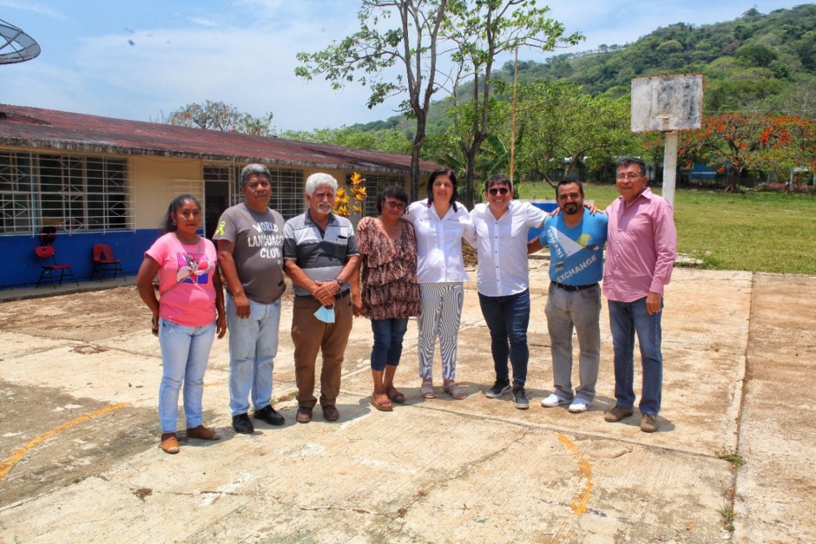 Alumnos de la Primaria Cuauhtémoc en Chuniapan, contarán con domo: María Elena Solana Calzada