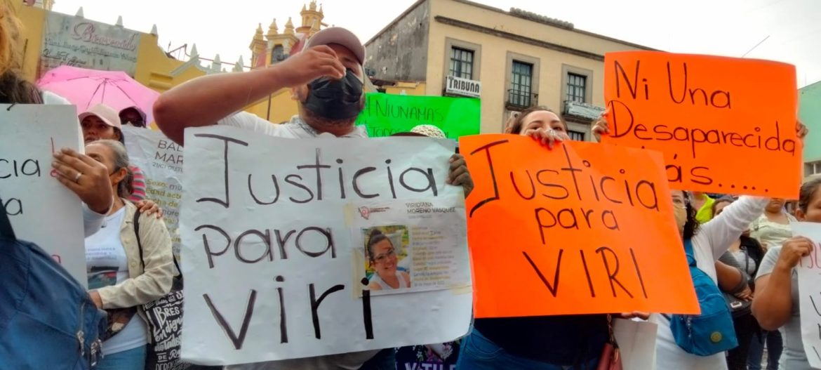 Marchan en Xalapa familiares y amigos de Viridiana Moreno Vázquez