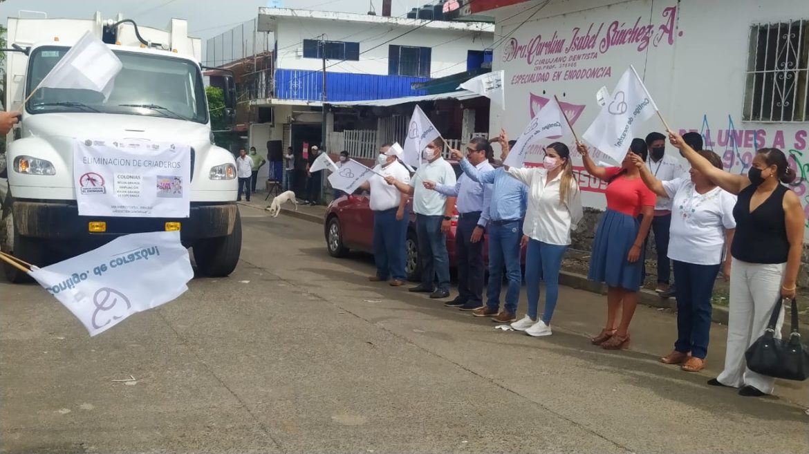 Ayuntamiento de San Andrés Tuxtla participa en programa “Lava, tapa, voltea y tira” para la eliminación de criaderos