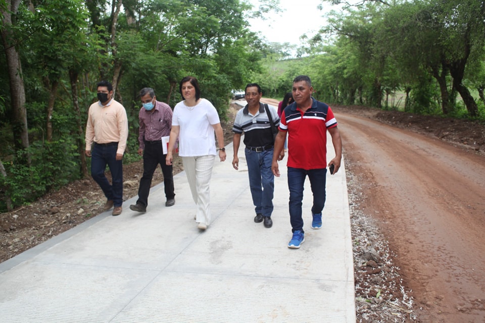 Supervisa Alcaldesa de San Andrés Tuxtla, Segunda Etapa de Pavimentación en Axochío