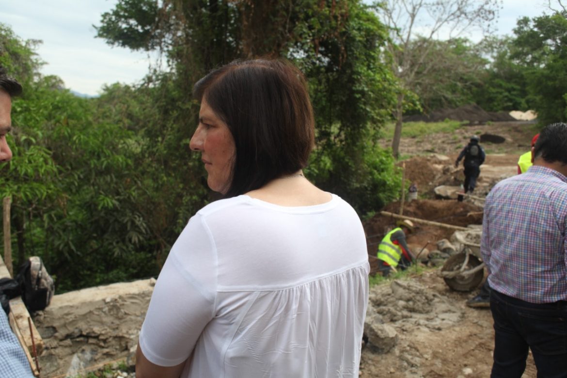 “Pavimentando el acceso principal a Ohuilapan, unimos a la cabecera con sus comunidades”: María Elena Solana Calzada