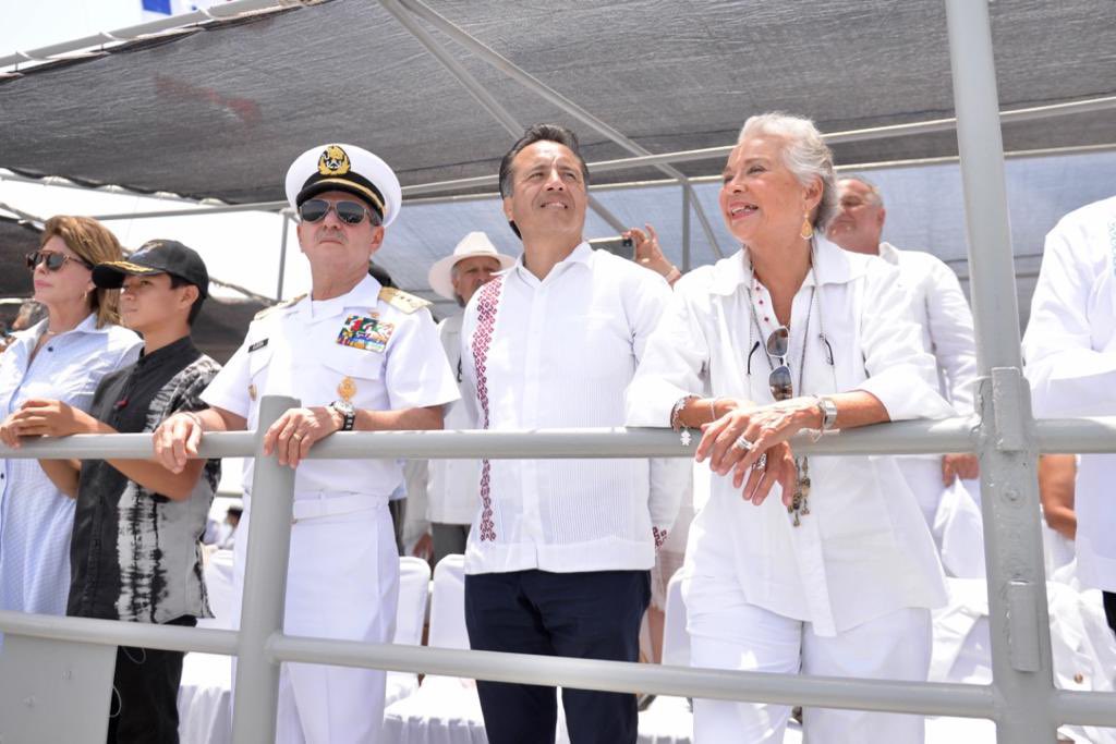 Recibe el gobernador Cuitláhuac a las Fuerzas Armadas de Latinoamérica en el Festival de Velas