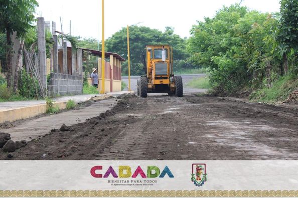 Rehabilitan caminos rurales de Ángel R. Cabada