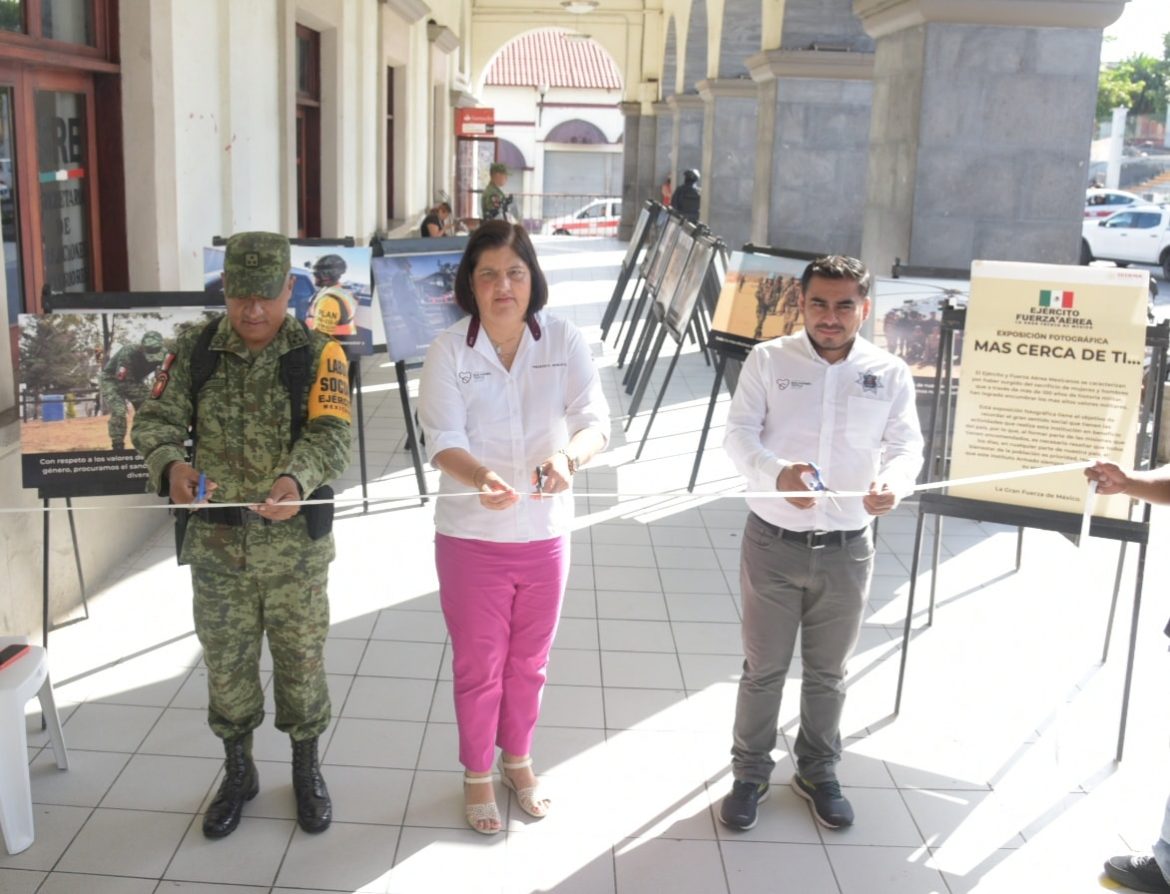 Inaugura alcaldesa de San Andrés Tuxtla, muestra fotográfica “Ejército y Fuerza Aérea Mexicana más cerca de ti”