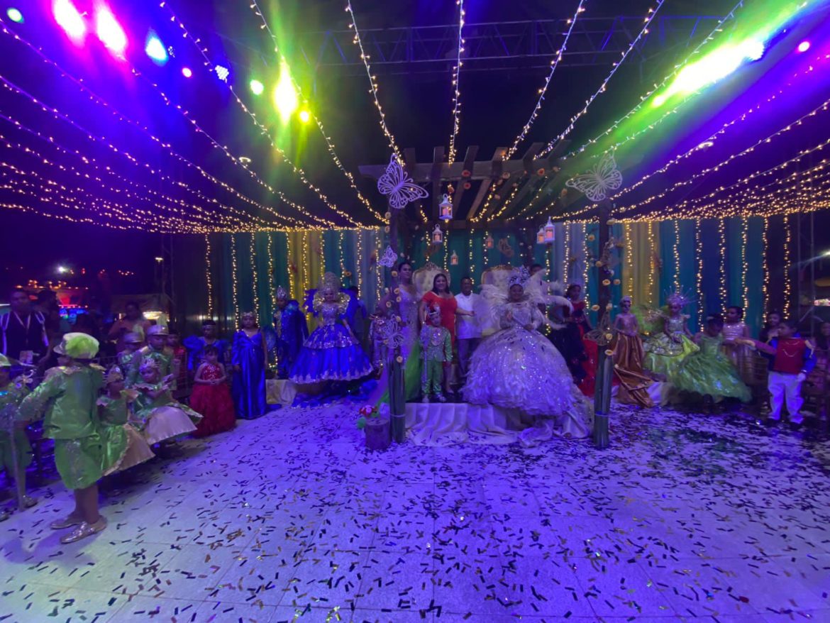 Coronan a Reyes Infantiles del Carnaval de La Nieve de Coco 2022 en Lerdo de Tejada