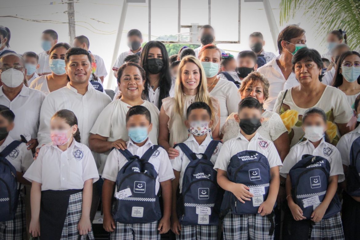 “Zapatos, mochilas y útiles escolares para todos los niños de primarias públicas de Veracruz”: Patricia Lobeira de Yunes
