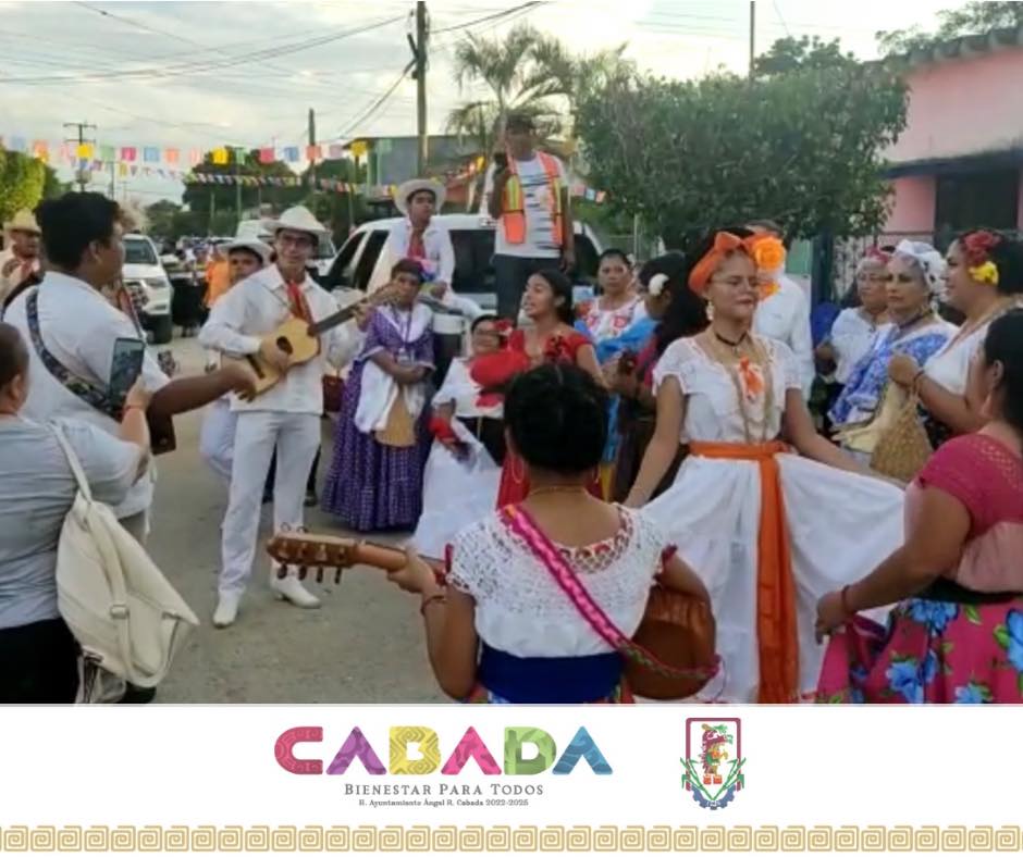Ángel R. Cabada muestra su gran riqueza natural, gastronómica y cultural en Desfile de Trajes Típicos en Otatitlán