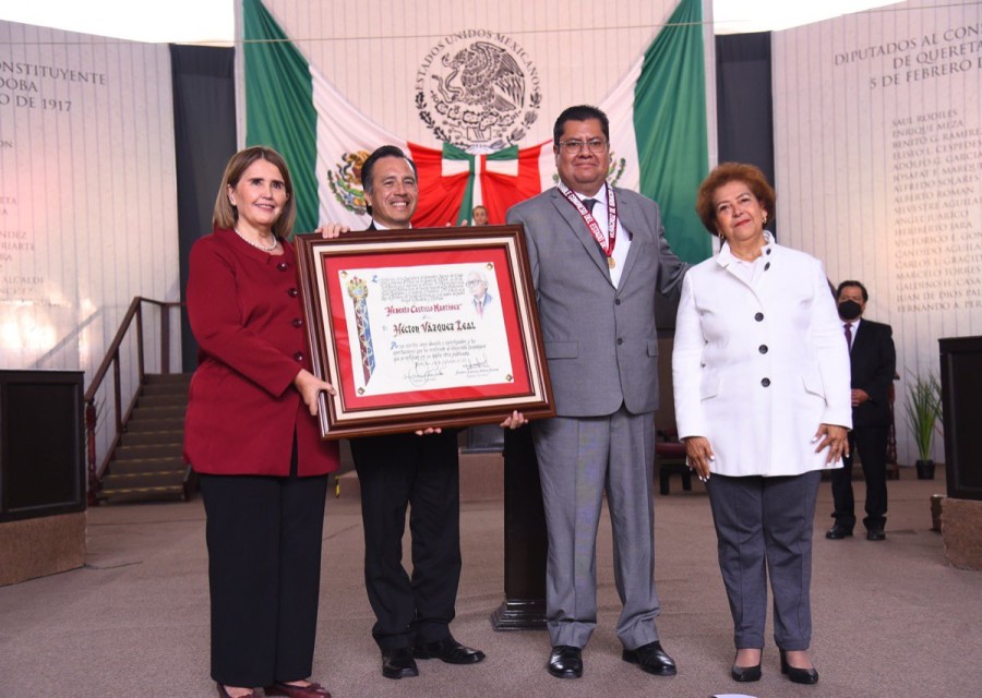 Entrega Congreso al Dr. Héctor Vázquez la medalla ‘Heberto Castillo Martínez’