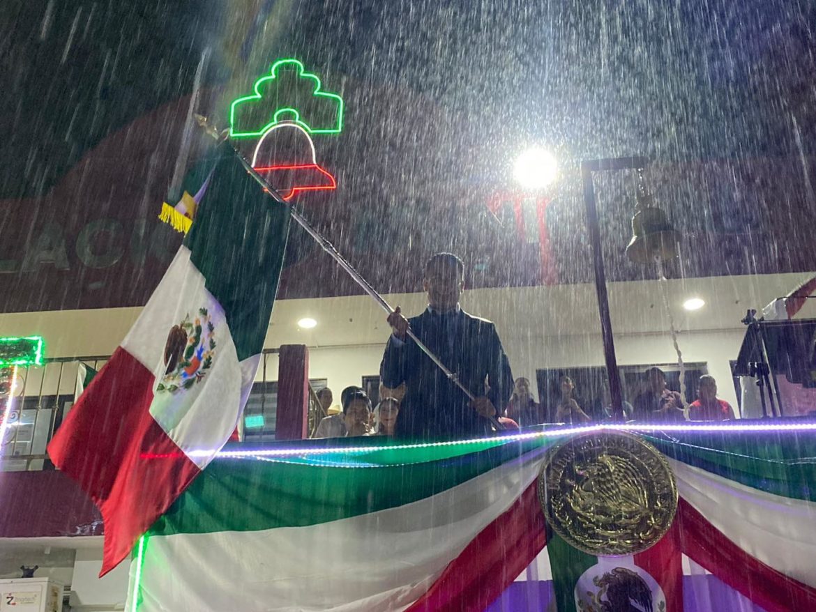 En Ángel R. Cabada, alcalde Julio César García Machucho encabezó celebraciones por Grito de Independencia