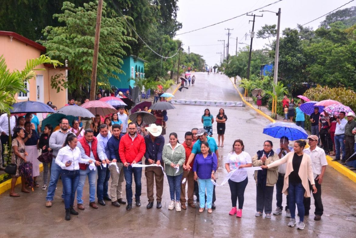 Kristel Hernández inaugura calle en la localidad de Francisco I. Madero de Santiago Tuxtla