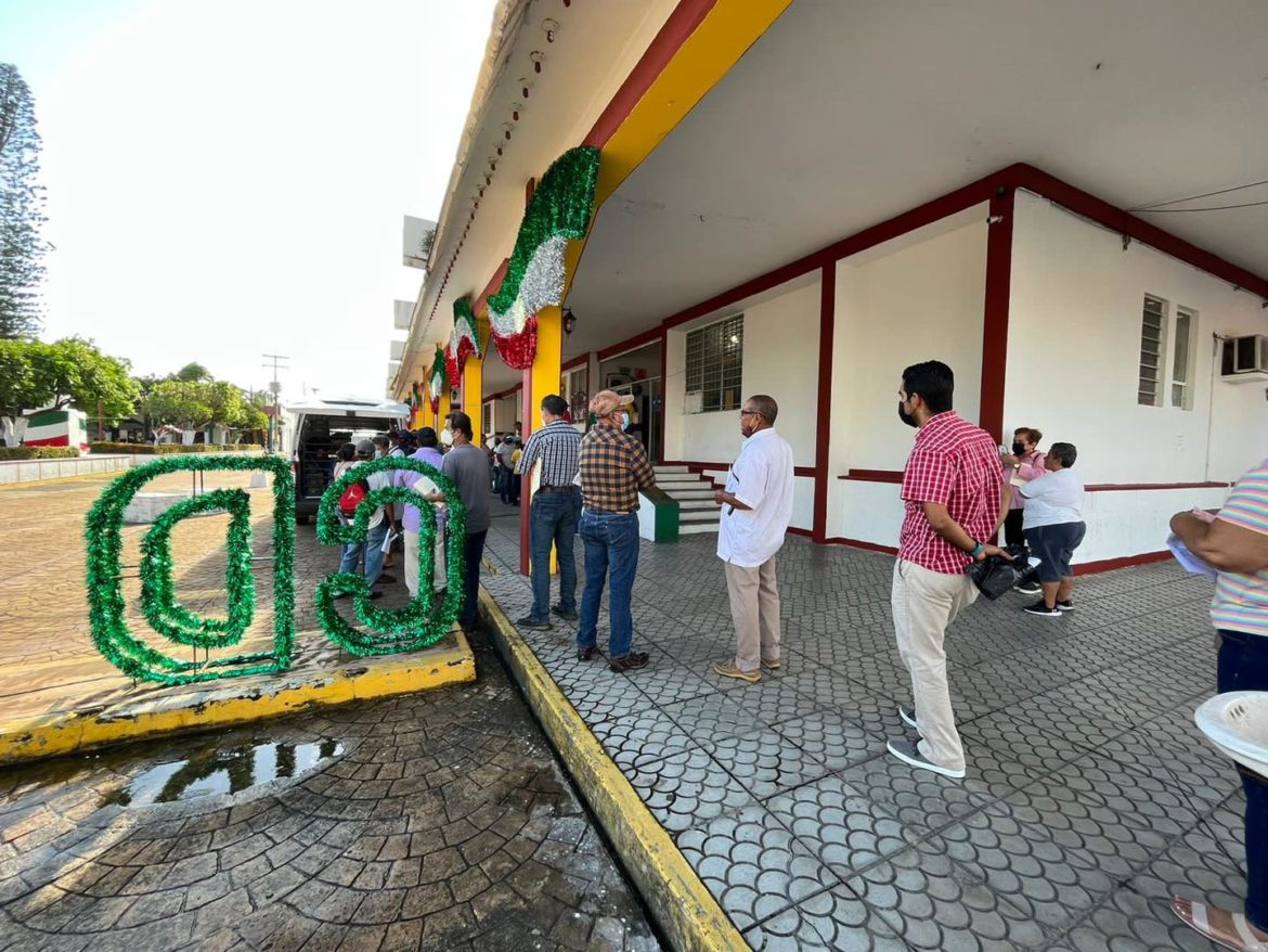 En Lerdo de Tejada, ciudadanos agilizan trámites de licencias para conducir con unidad móvil