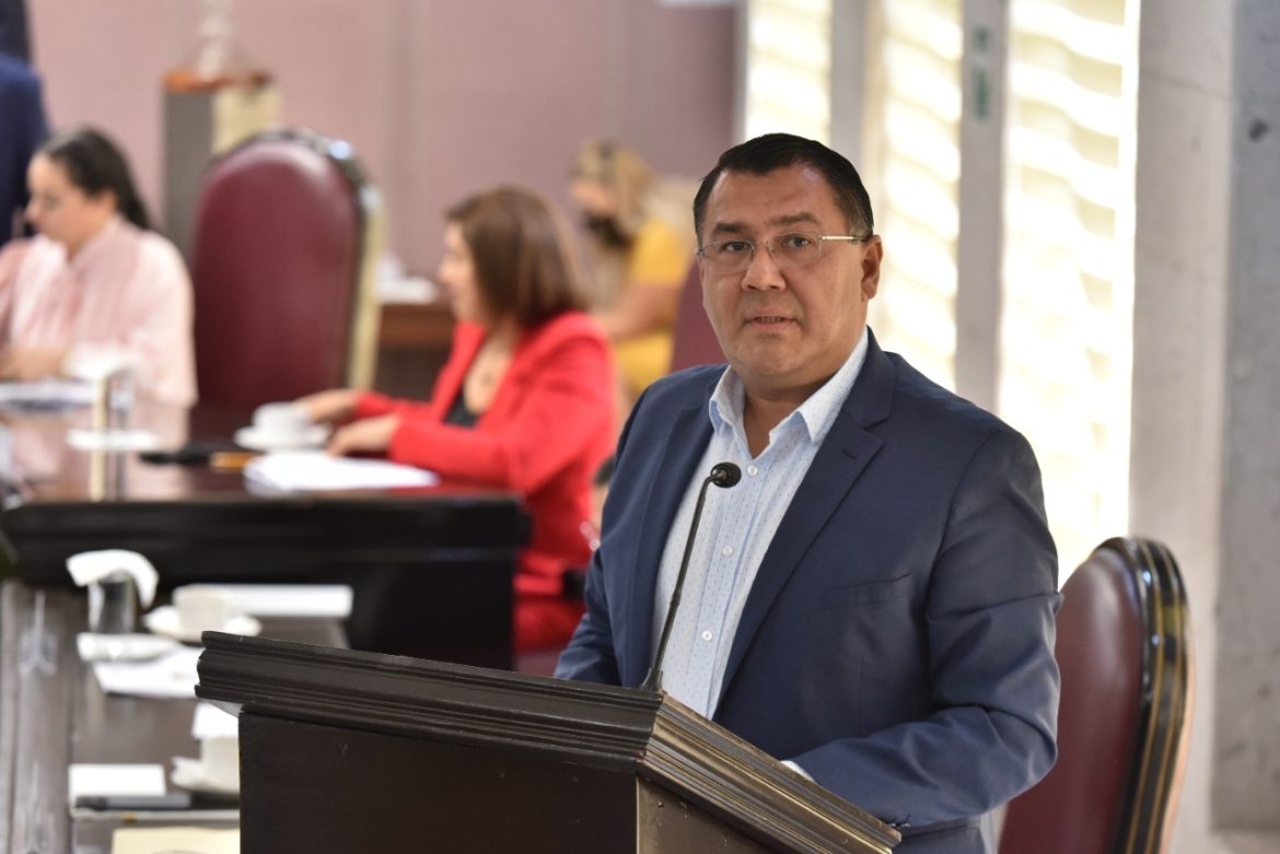 Renuncia diputado local Othón Hernández al PAN