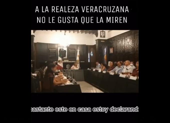 En plena sesión de cabildo, alcaldesa de Veracruz manda correr a hombre «porque la miró feo»