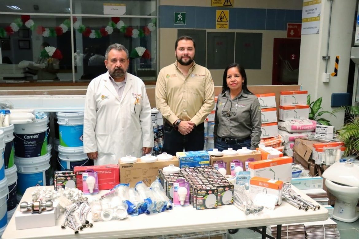 SS|SESVER entregó materiales e insumos al Hospital Regional de Coatzacoalcos «Dr. Valentín Gómez Farías»