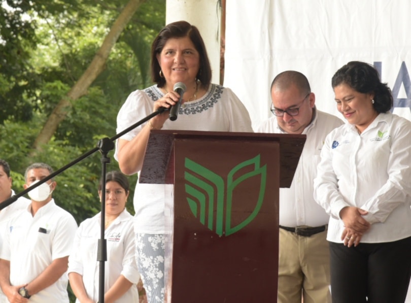 Acude Alcaldesa de San Andrés Tuxtla a inicio de clases del ITSSAT, reconoce gestión del Director