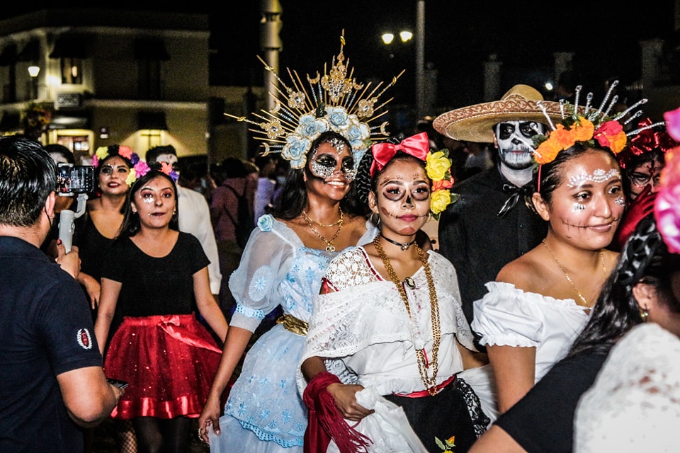 Tradición viva y colorido desfile en Carnaval de Catrinas 2022 de San Andrés Tuxtla