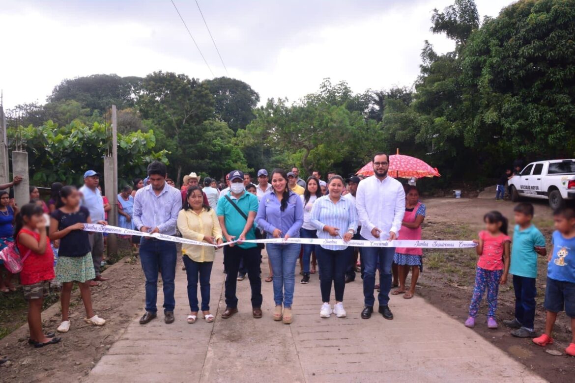 Inaugura alcaldesa Kristel Hernández camino de huellas en Tetax-Sesecapan