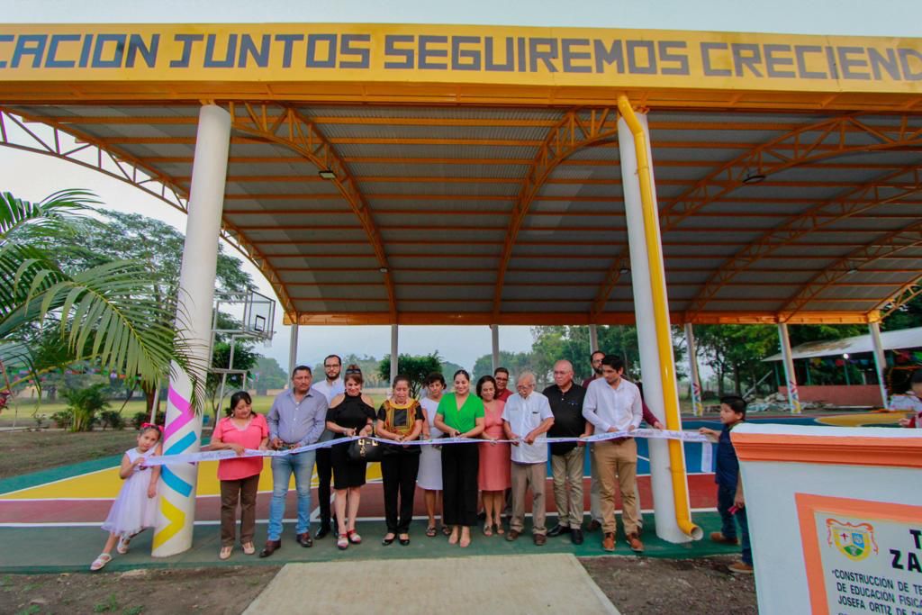 Inaugura alcaldesa Kristel Hernández domo en telesecundaria de Tres Zapotes