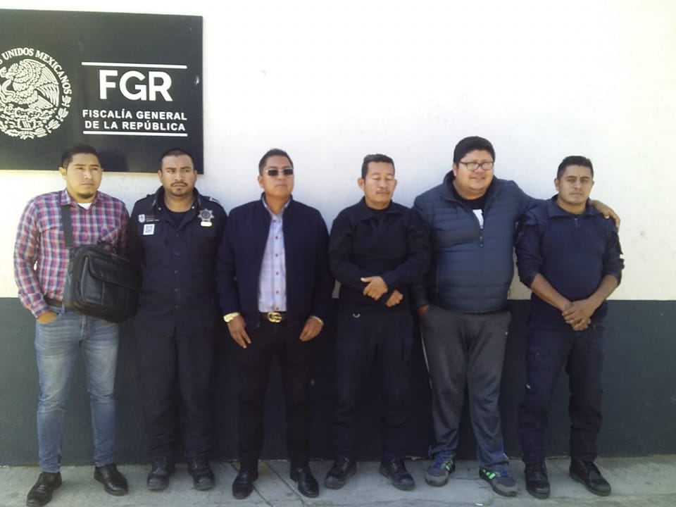 ¡Pa’ afuera! Libres policías veracruzanos acusados de robo de mercancía en Puebla