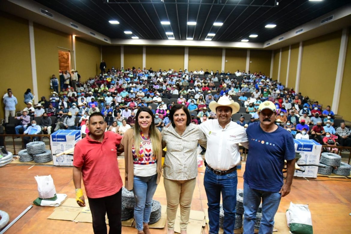 Inaugura alcaldesa Tianguis Pecuario 2022, en San Andrés Tuxtla