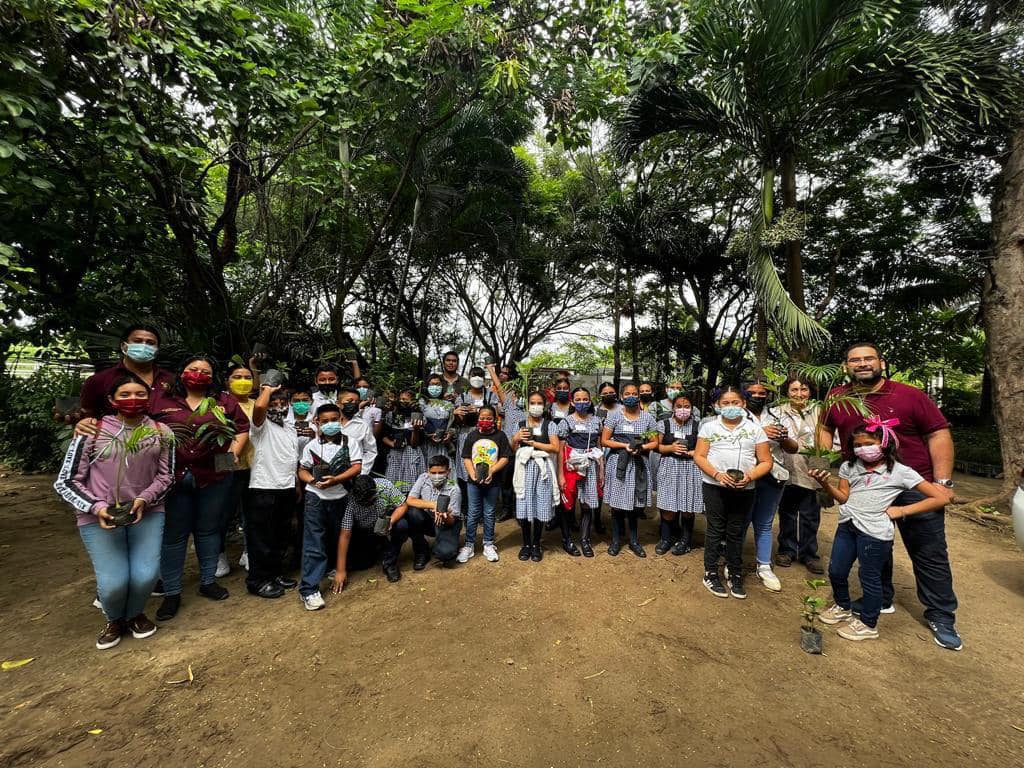 Niñas y niños estudiantes de Lerdo de Tejada visitan el Vivero de ASIPONA Veracruz