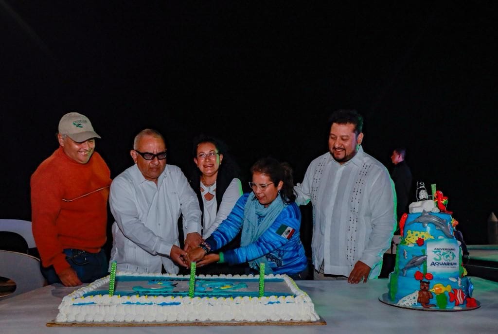 Concierto de gala y partida de pastel inician los festejos por el 30 Aniversario del Aquarium del Puerto de Veracruz