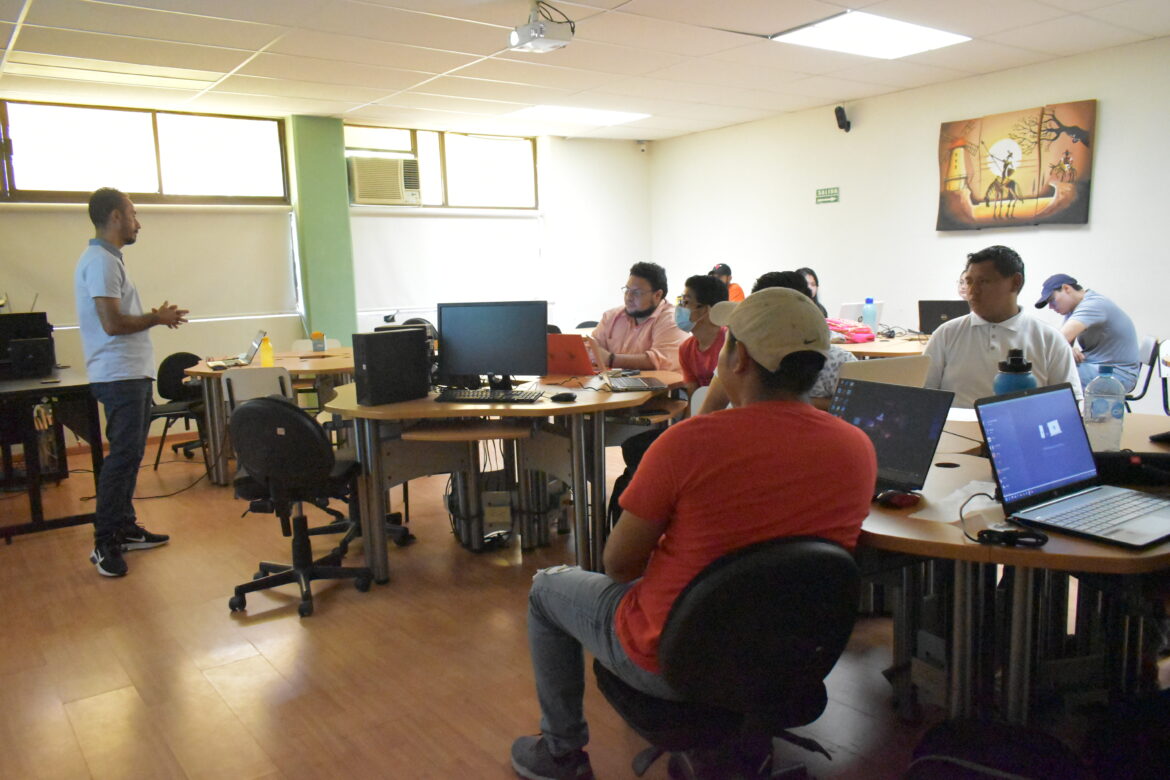 Estudiantes de Ingeniería en Informática del ITSSAT campus San Andrés participan en curso-taller «Prototipado Web y Móvil»