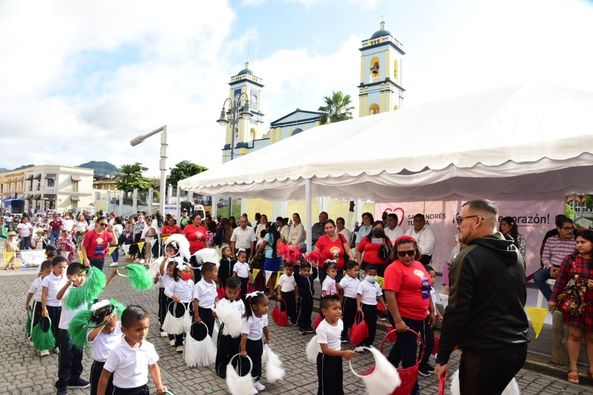 Desfilan preescolares de San Andrés Tuxtla conmemorando la Revolución Mexicana