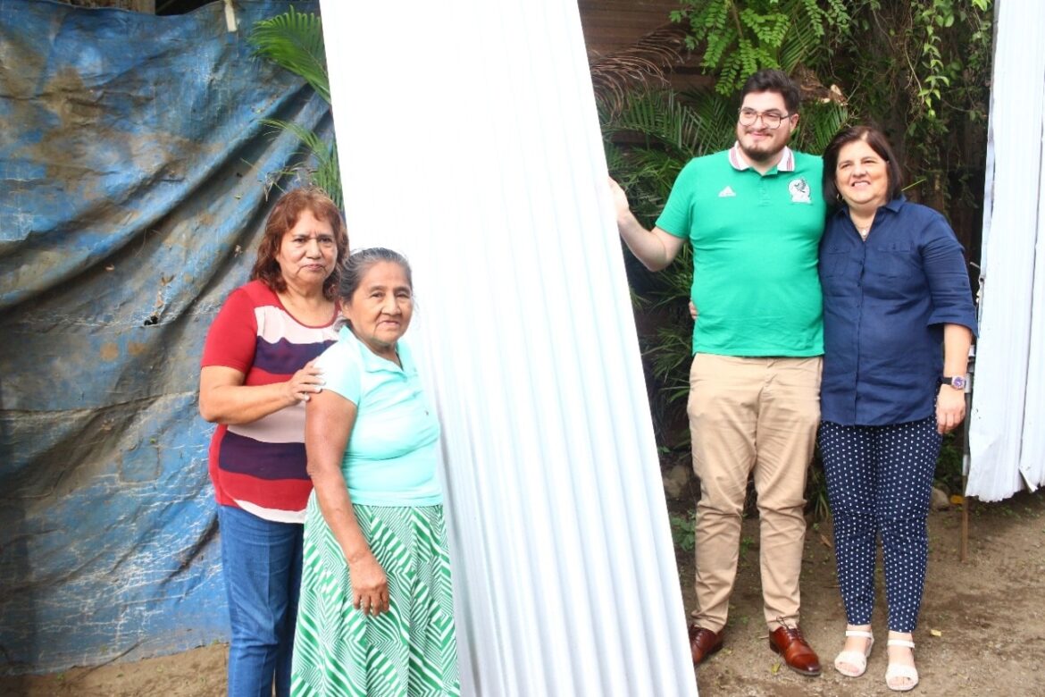 Beneficia Ayuntamiento de San Andrés Tuxtla a familias de la Laguna Encantada con apoyo para vivienda