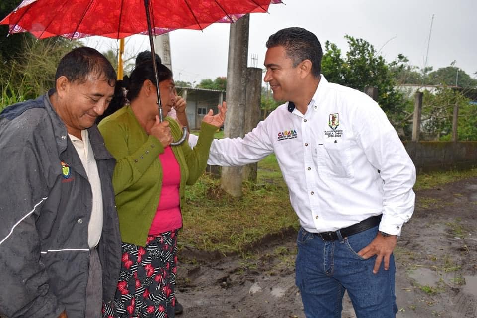 En Cabada, alcalde Julio Cesar Garcia Machucho le cumple a vecinos de la colonia San Fernando